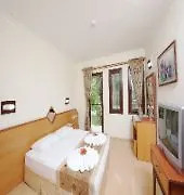 Asena Beach מלון
